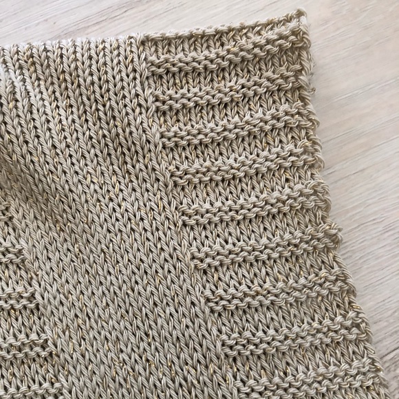 Motivi V-Neck Metallic Gold Weave Knit Shimmery Top - Picture 6 of 16